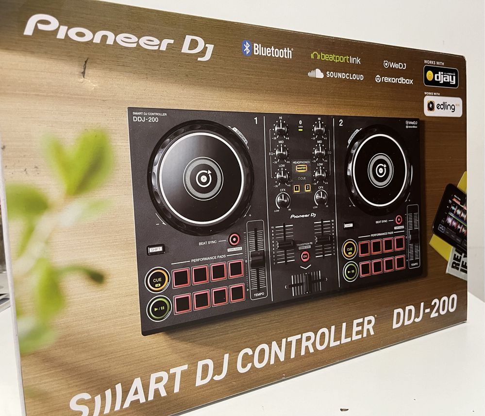 DJ конроллер Pioneer DDJ-200