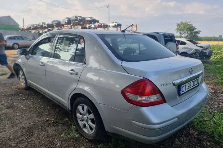 bara spate capota portbagaj armatura spate aripa spate usa portiera stanga dreapta fata spate far dreapta  Nissan Tiida C11 motor 1.6 benzina 110cp cod HR16DE  Dezmembrez
