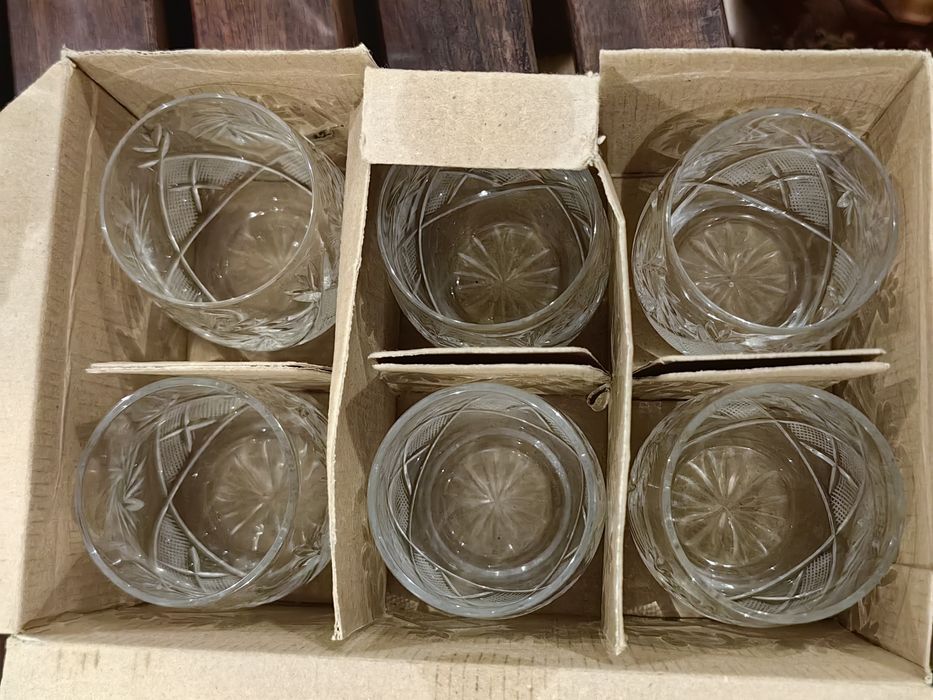 Стеклянные стаканы с узором