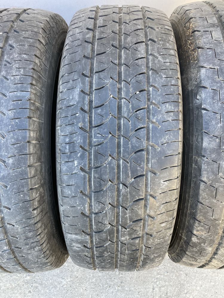 Гуми за бус 225-70-15 C