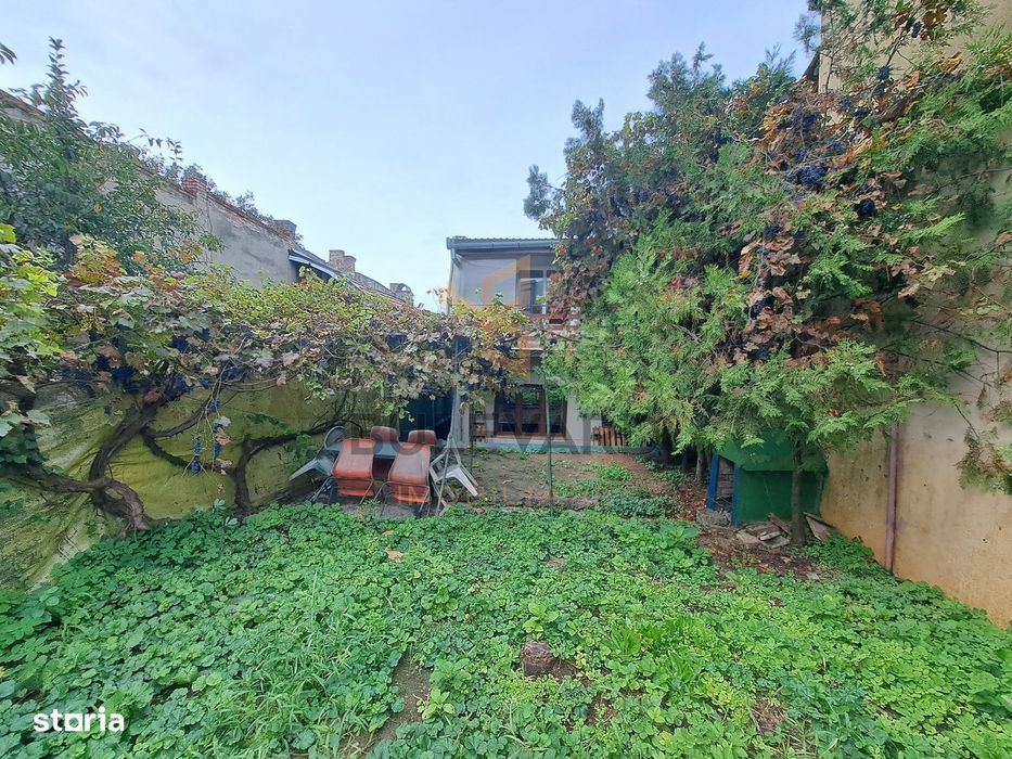 Casa 3 dormitoare, curte 60mp, parcare, langa UMF!