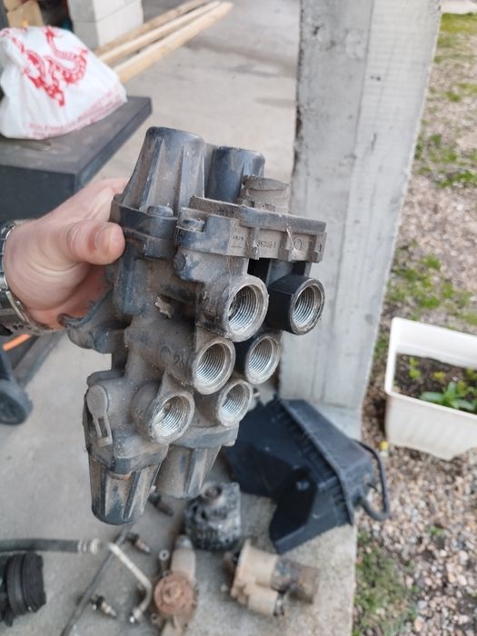 Supapa cu 6 ieșiri Mercedes atego, actros 
 Supapa cu 6 ieșiri Me