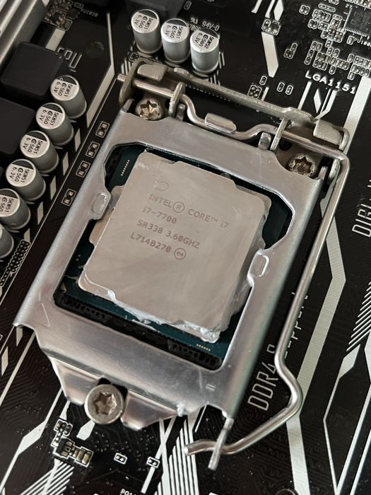 I7 7700 // Asus H270 // 16Gb ddr4 // SSD 128Gb