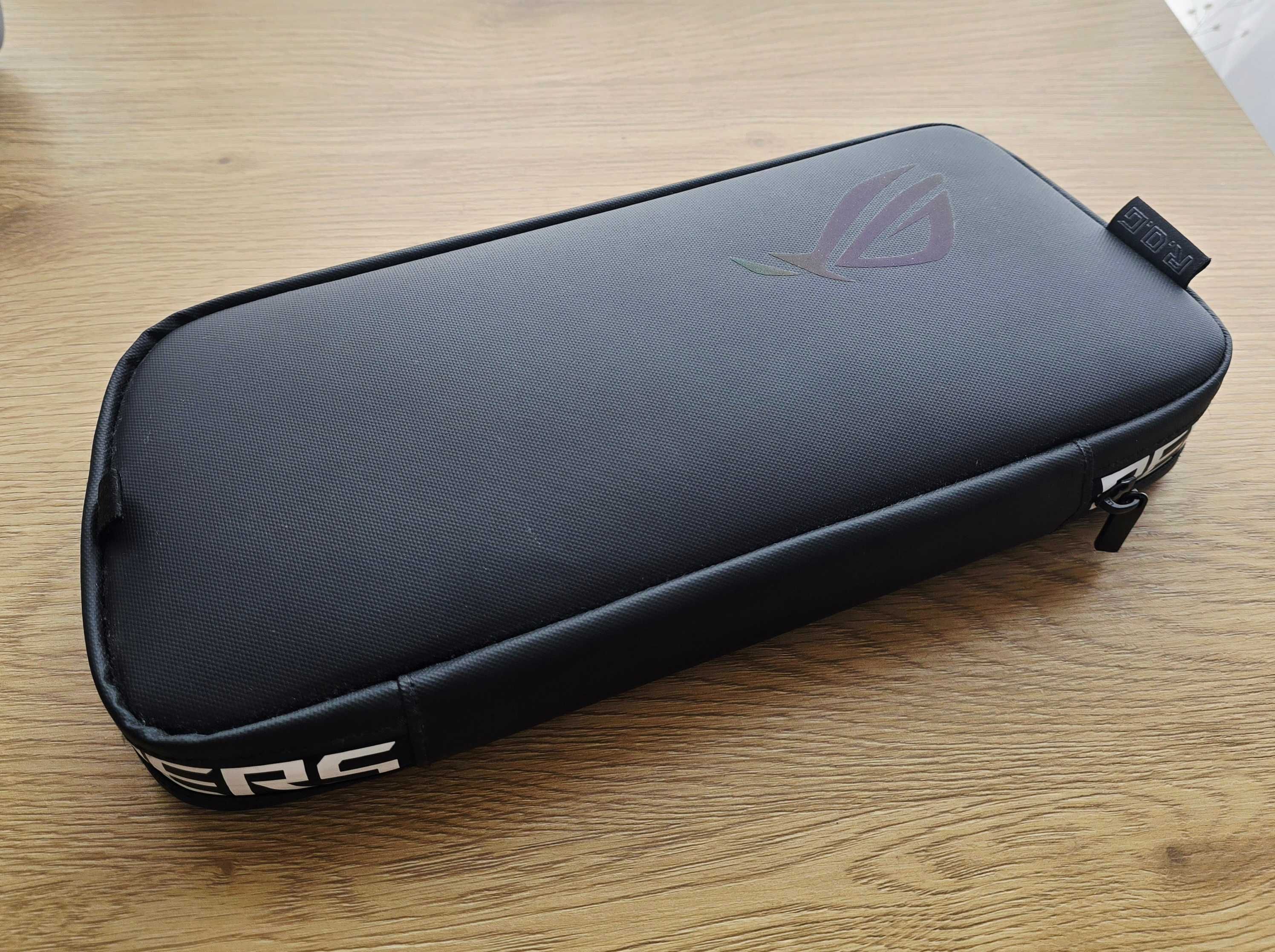 Asus ROG Ally Z1 Extreme + гаранция и подарък оригинален калъф