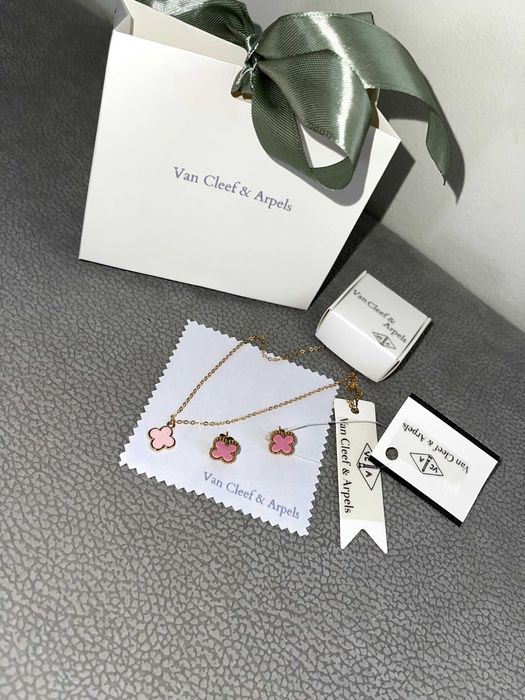 детелина колие обеци златни розови сет комеплект бижу van cleef чанта