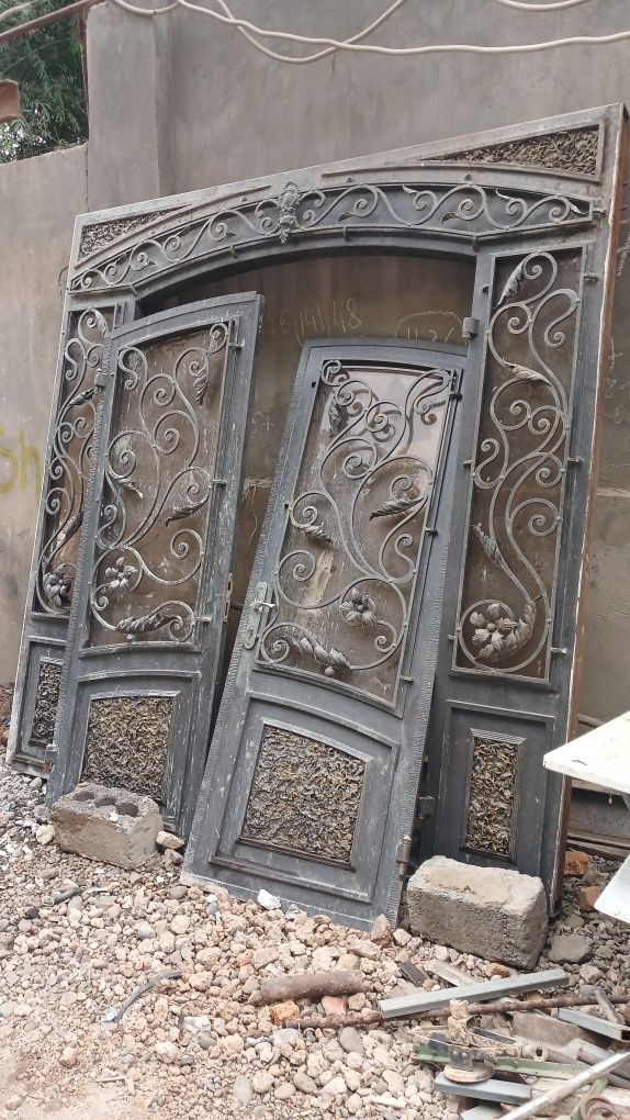 Bu darvoza 2.5 mga 2.6 metr