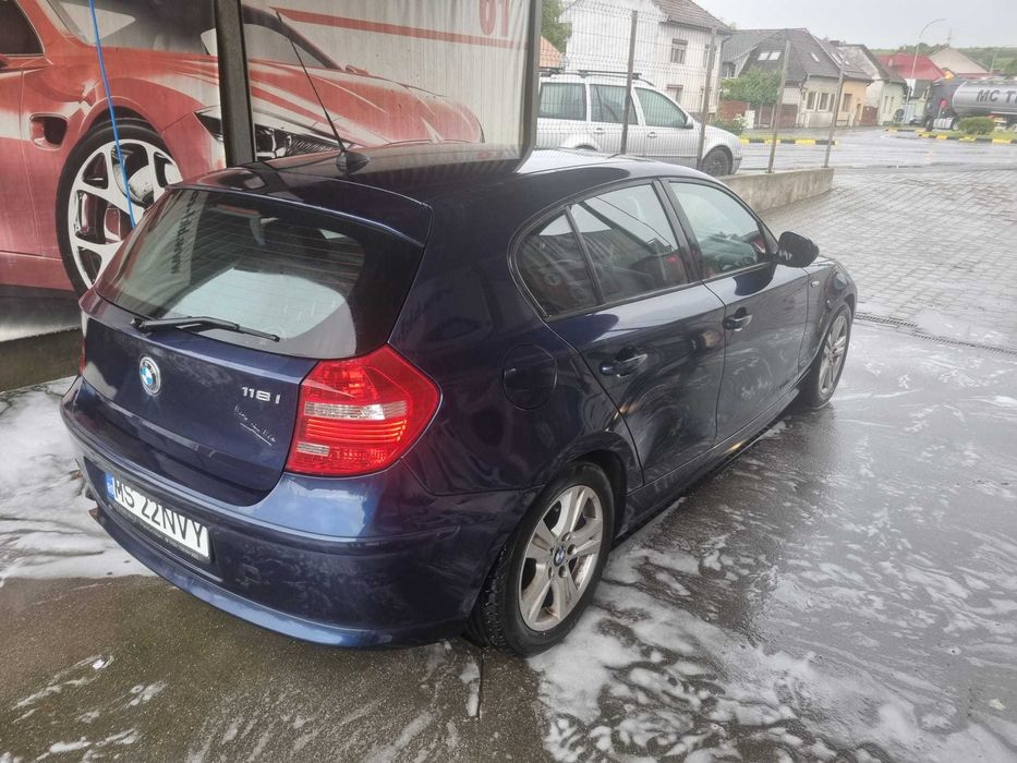 BMW Seria 1 • 2011 • 2.0 benzină • 126.728 km • Pachet M interior