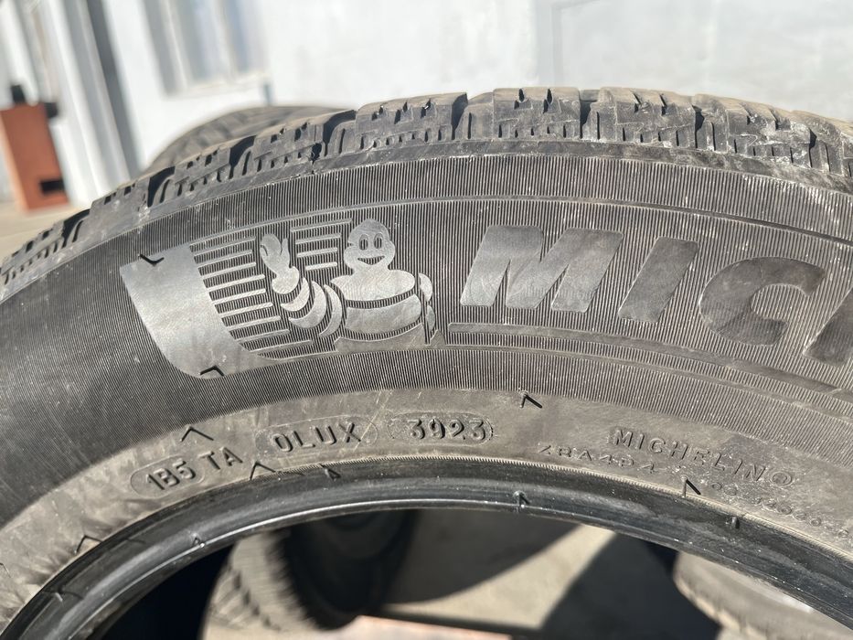 4 бр. зимни гуми 195/65/15 Michelin A6 5-6,5 mm DOT 3923/3922