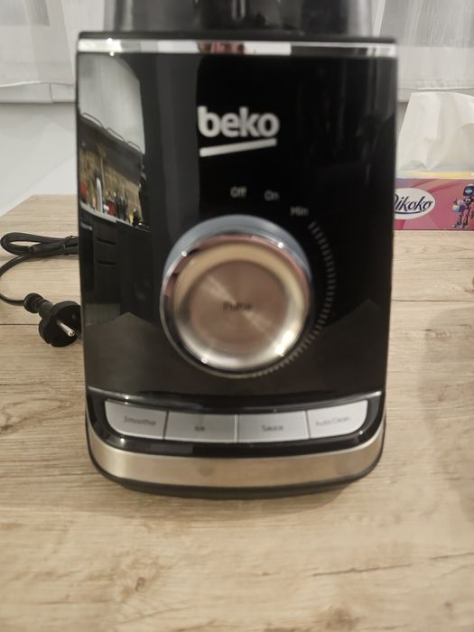 Blender Beko ProWellness TBS3164X 1600W 2L, viteza variabilă