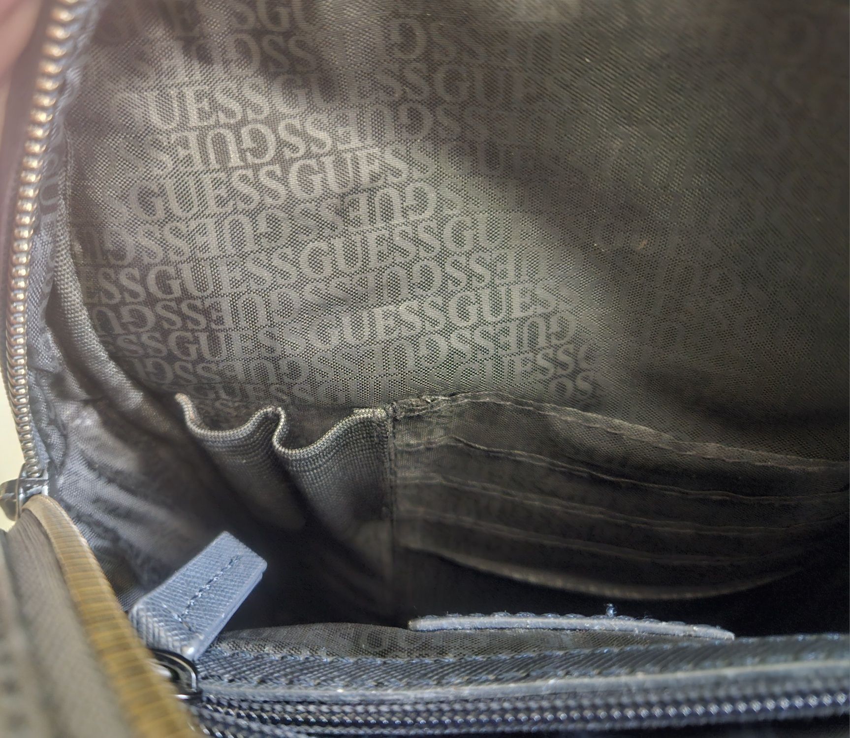 Geanta CrossBody Guess