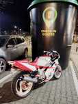 Motocicleta Yamaha FZR 600