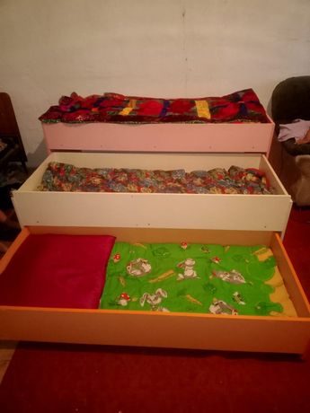 Продаю детский кровать универсал три в одном