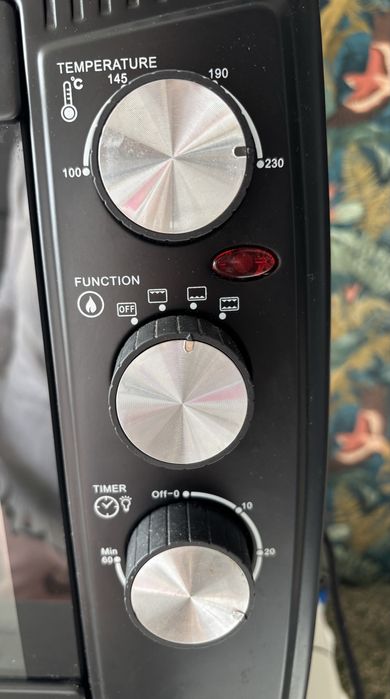 Mini cuptor electric