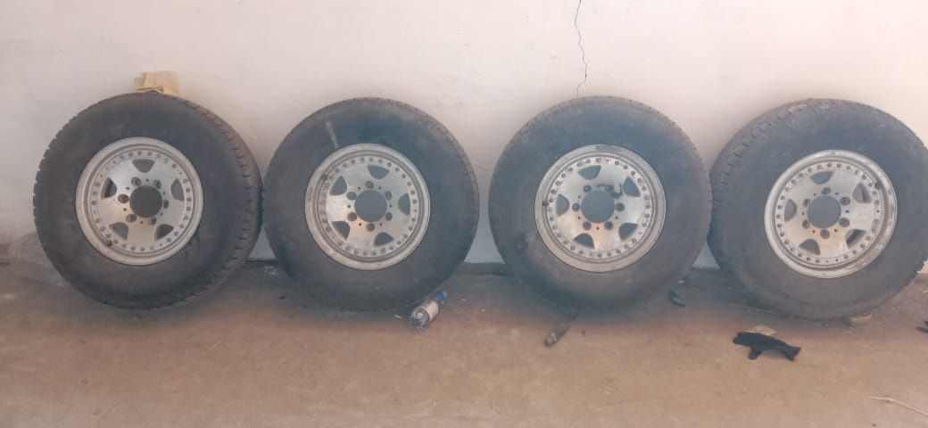Продам шины 235/75 R 15 
[07.05, 15:22