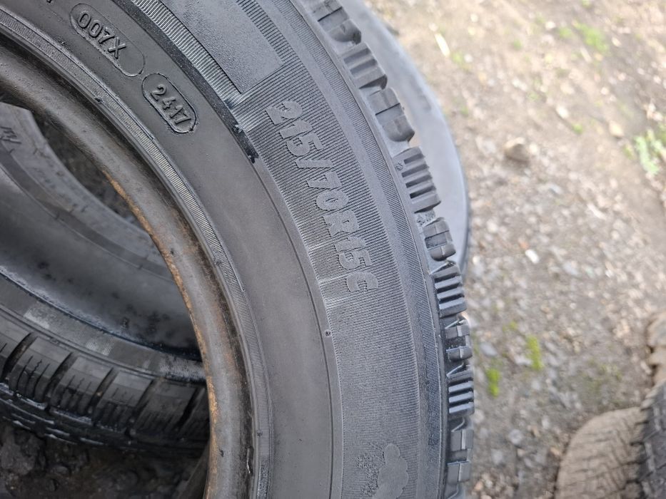 Vand 1 sau 2 anvelope 215 70 15 C de iarna bune nus perechi