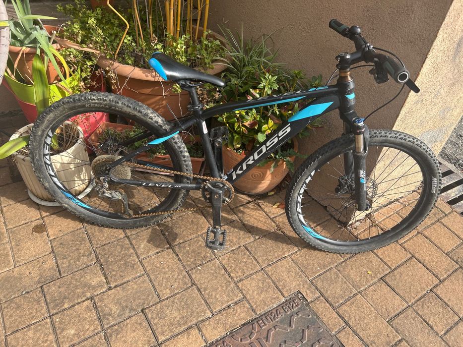 Bicicletă Kross băieți 6-10 ani,uzată dar funcțională.