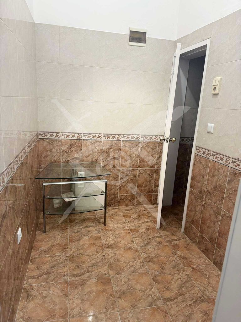 Дава се под наем Офис в Варна, Център - 40 кв.м за 400 € - Снимка #2