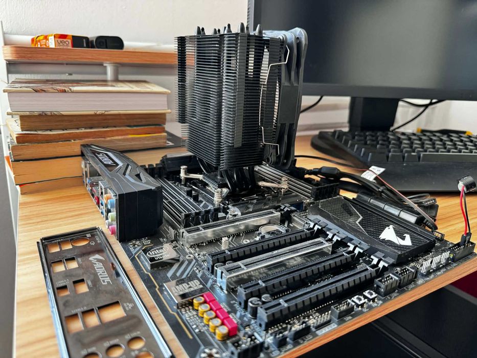 Gigabyte Aorus Gaming 3 Pro X299 + Intel Core i5-7640x + Cooler