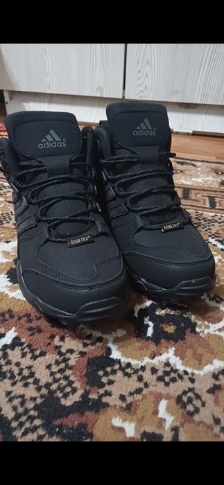 Зимние кроссовки