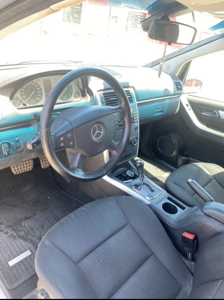 Mercedes Benz B200