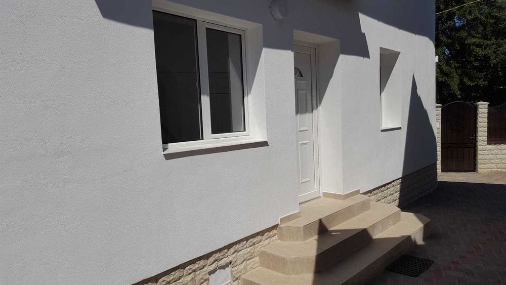 Ofer spre închiriere casa