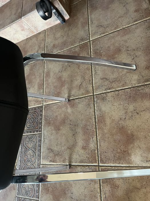 Se vând 8 scaune JYSK utilizate