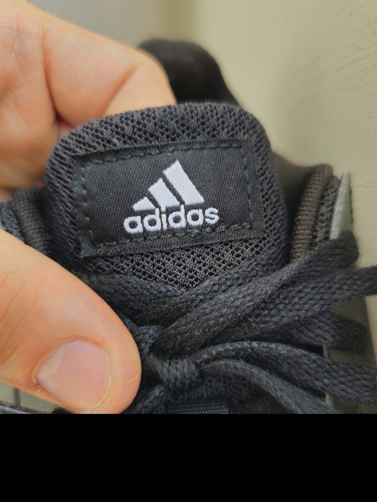 Обувки Adidas ART FW5717 – Размер 42⅔
Предлагам оригинални мъжки обувк