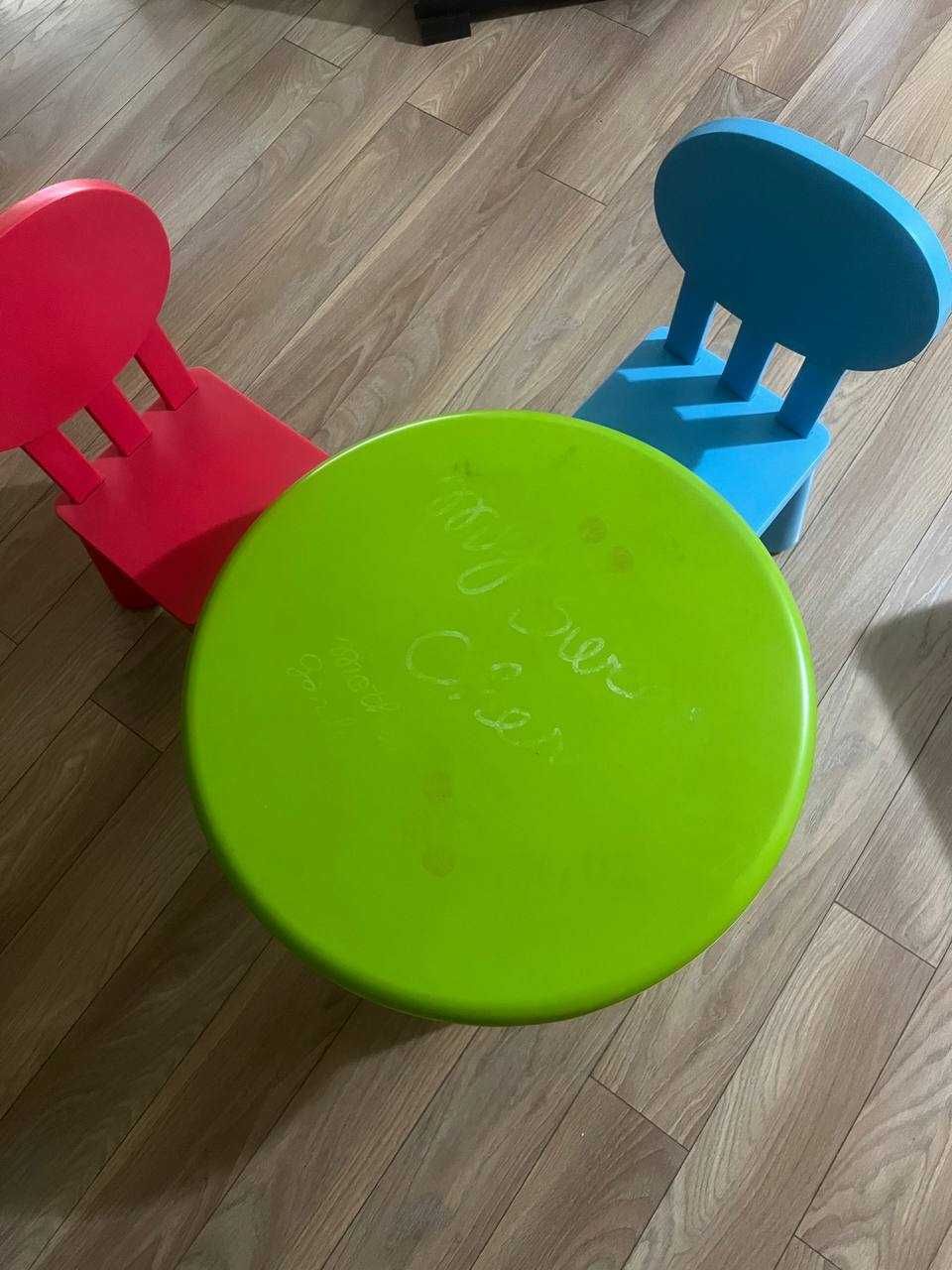круглый стол и 2 стульчика