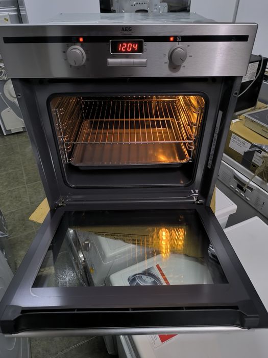 Фурна  AEG B31510-4-m за вграждане 9 Функции с вентилатор.