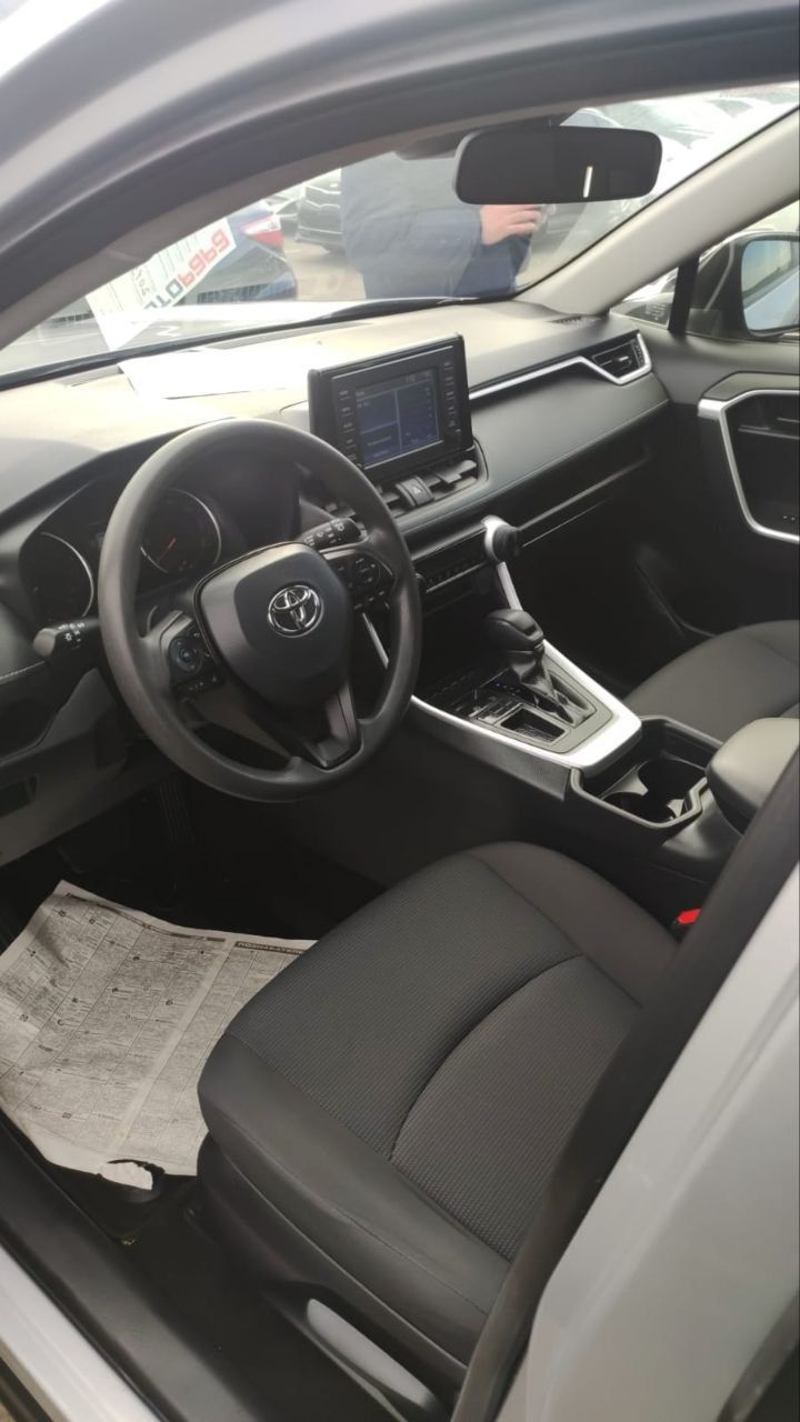 Продам TOYOTA RAV4 2021