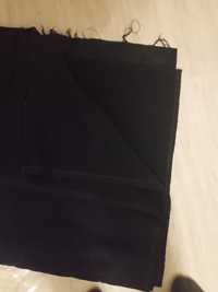 Толстый    драп   черного   цвета.     Хорошего    качества.    2,5м