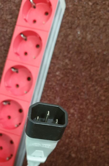 Prelungitor cu 7 prize, Rittal, 10A, Rosu/Alb