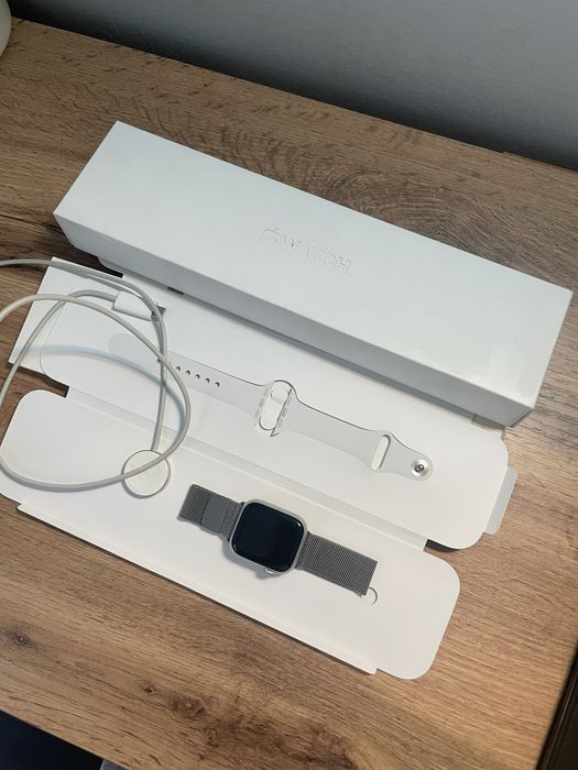 Продам Apple watch series 8