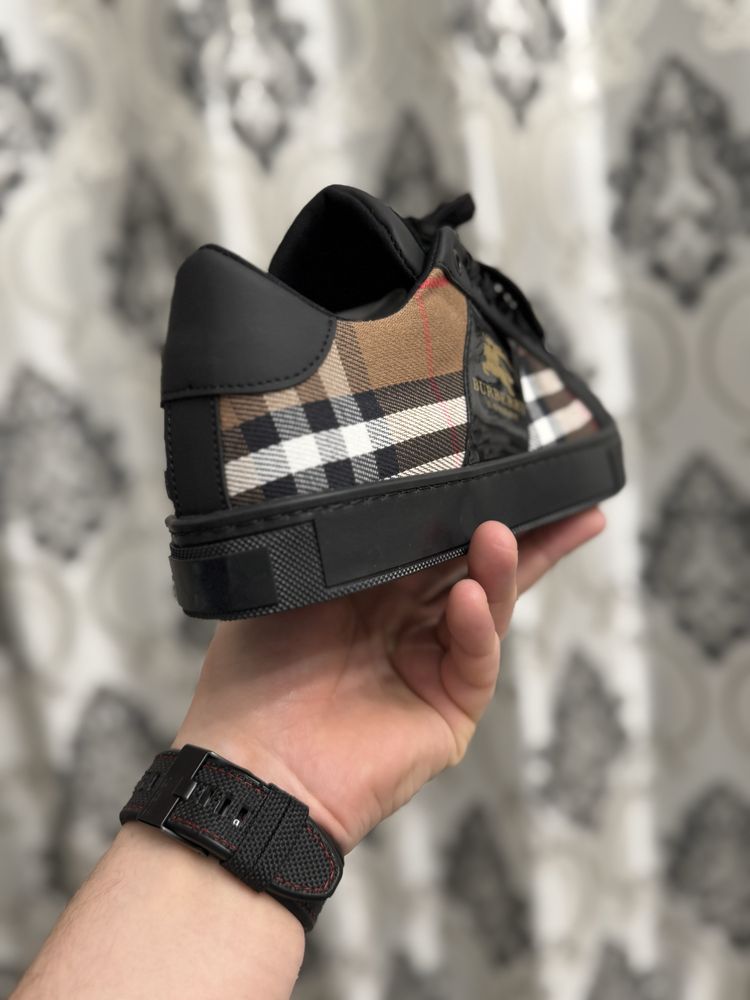 Adidasi Barbati Burberry Black!