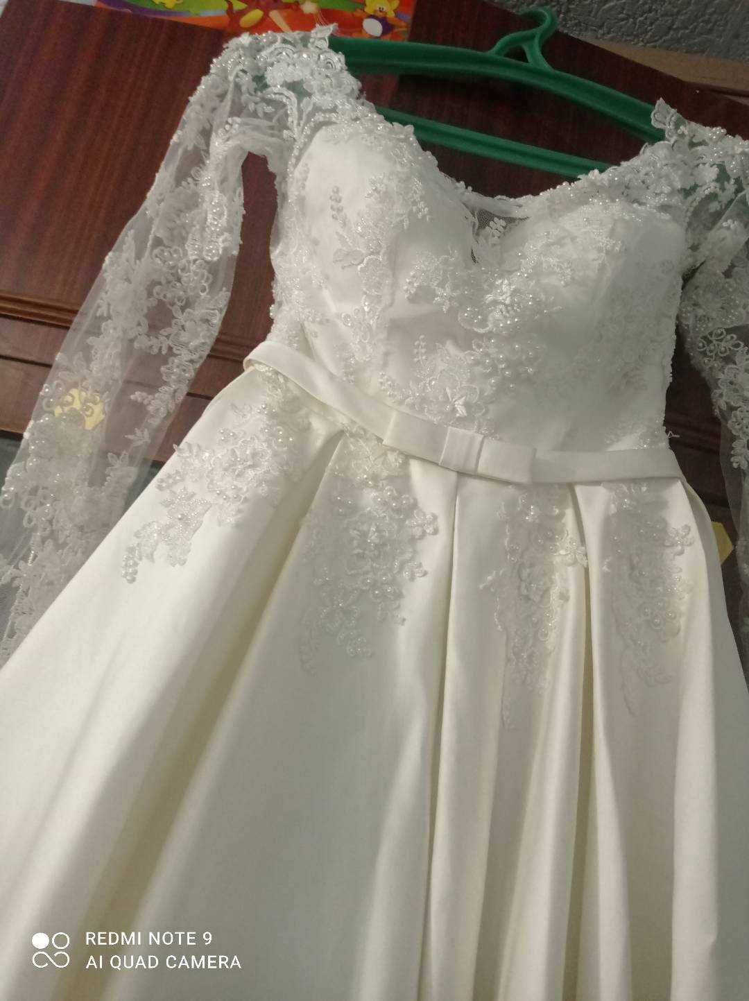 Платье свадебное шёлк 42-44рр