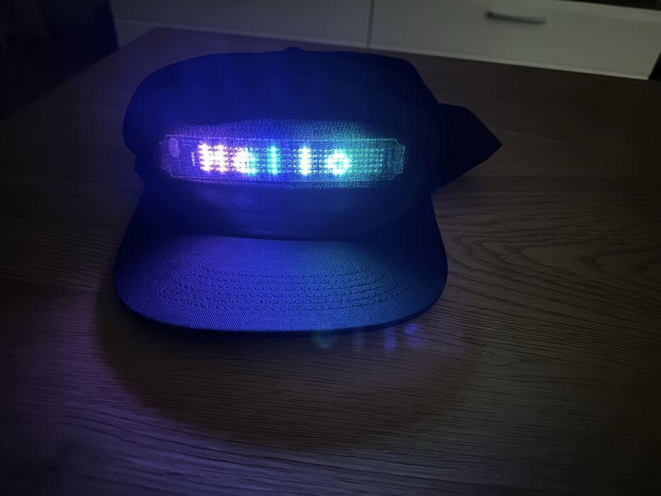 Шапка с дисплей за партита