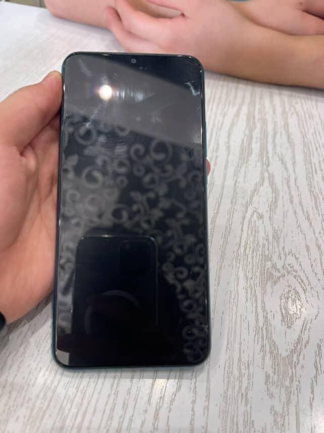 Redmi 9 karopka bor