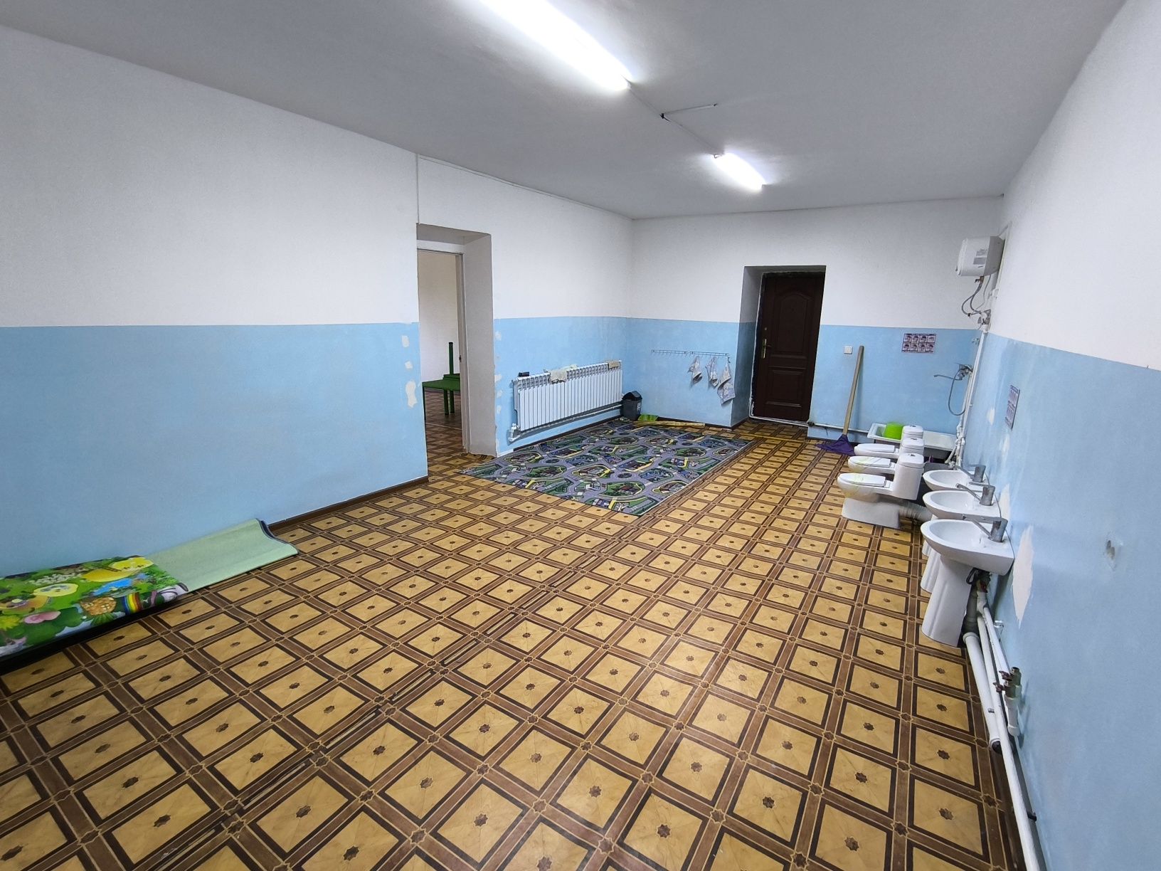 Продаётся 467 квад.метров 15 комнат.