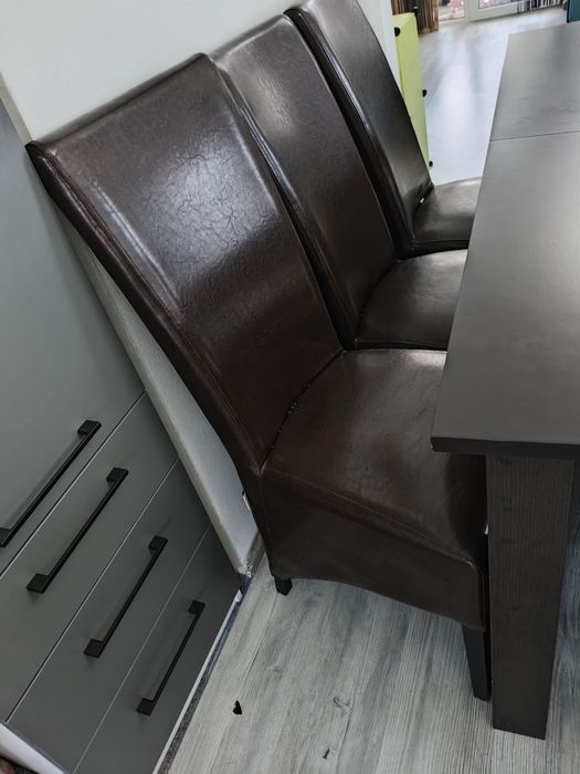 Masa extensibila cu scaune piele lliving