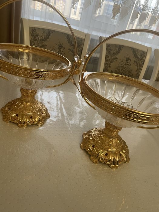 Продам фруктовницу 2 шт и конфетницу 2 штуки