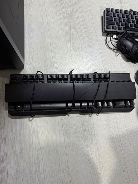 Vând 4 tastaturi  gaming RGB
