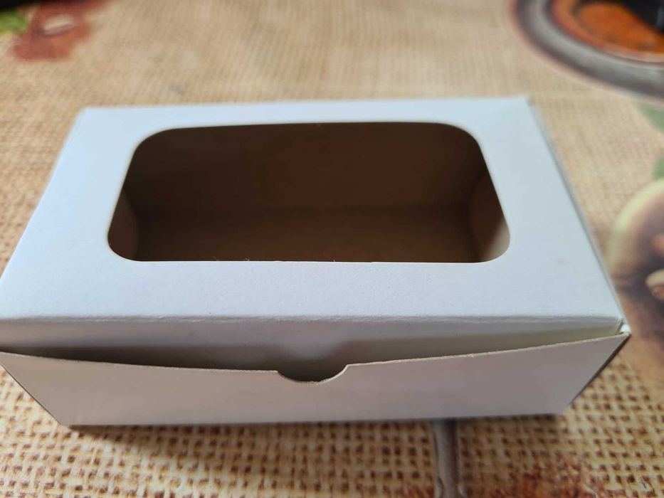 Cutie carton cu fereastra pentru carduri 0,5 lei/buc - Negociabil
