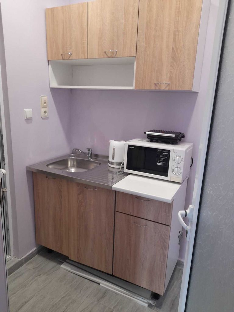 Дава се под наем Едностаен апартамент в Поморие - 30 кв.м за 175 € - Снимка #2
