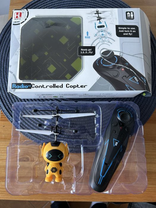 Elicopter zburator interactiv cu telecomanda