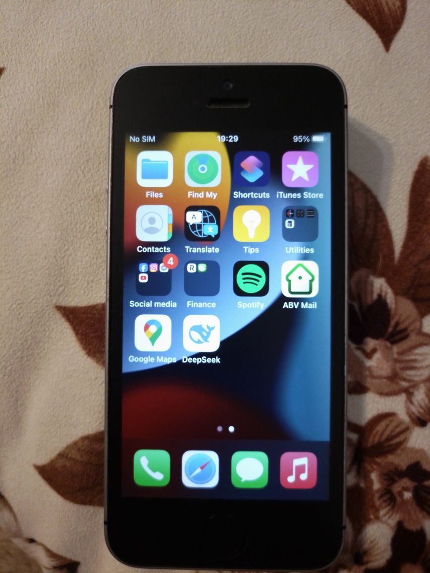 iPhone SE 1gen 16gb (КАТО НОВ)