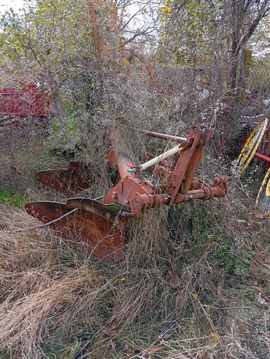 Vând Remorca monoax basculabila,plug pp4, plug pp2 MAT Craiova