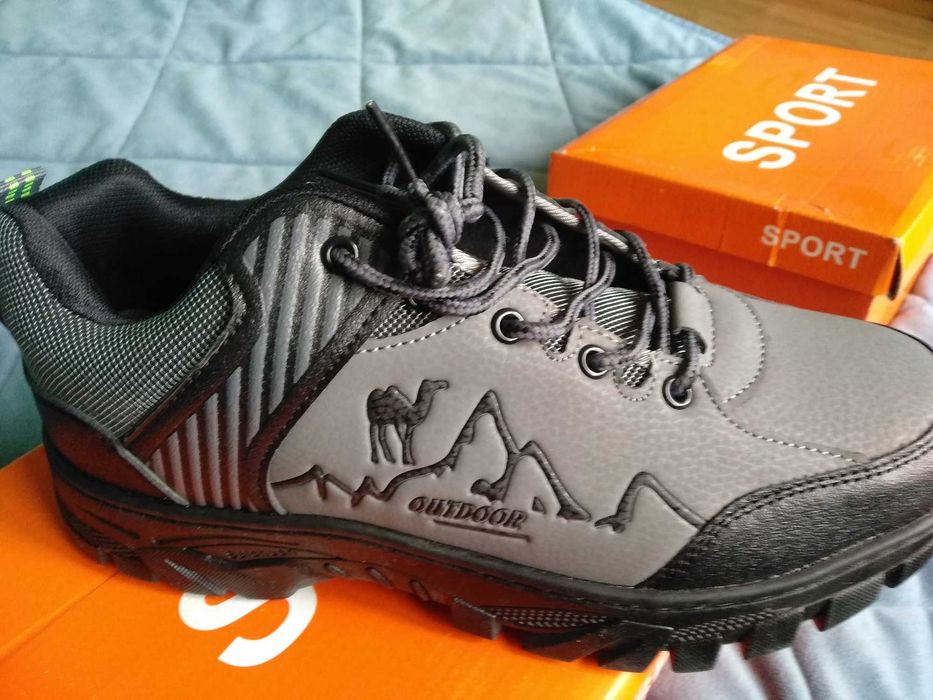 De vânzare adidași noi