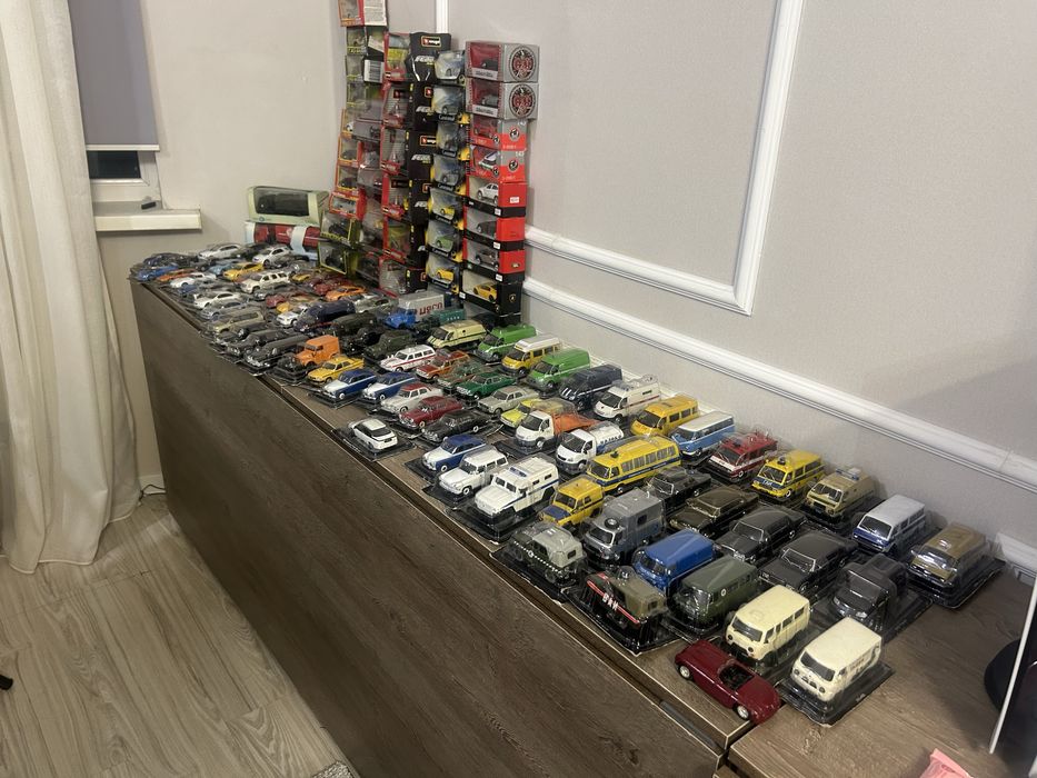 Большая коллекция масштабных моделей 1/43