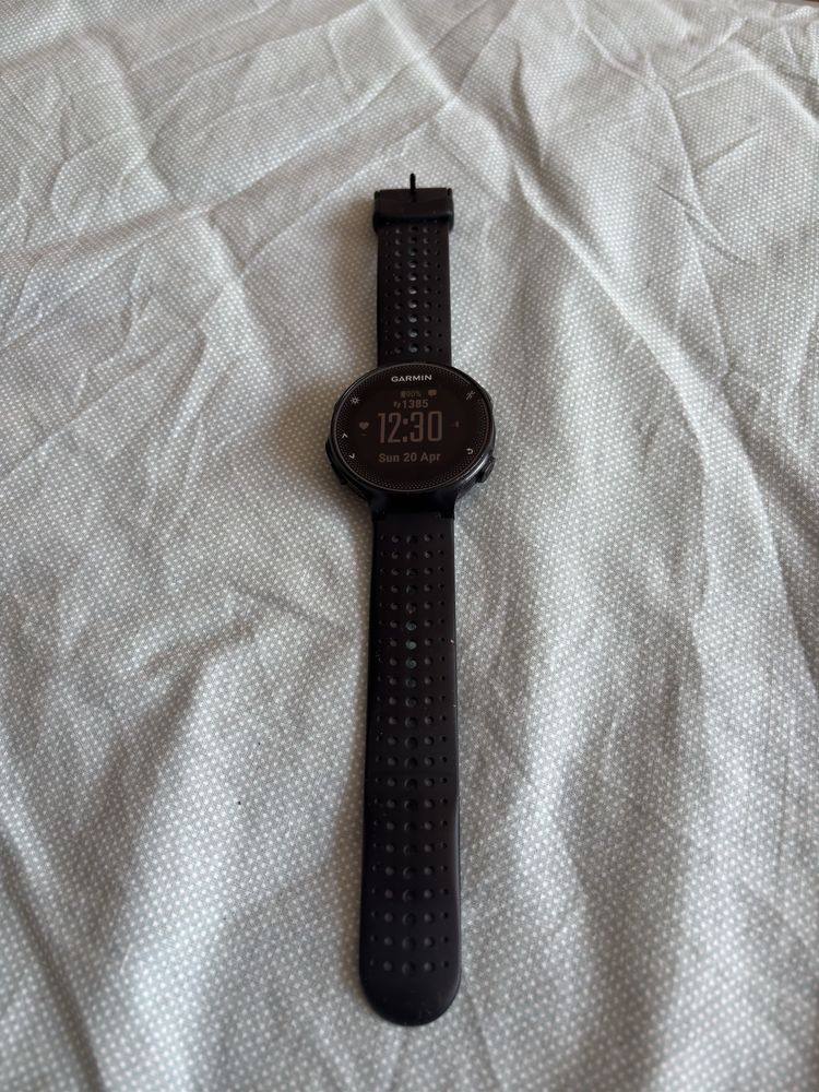 Часовник Garmin forerunner 235