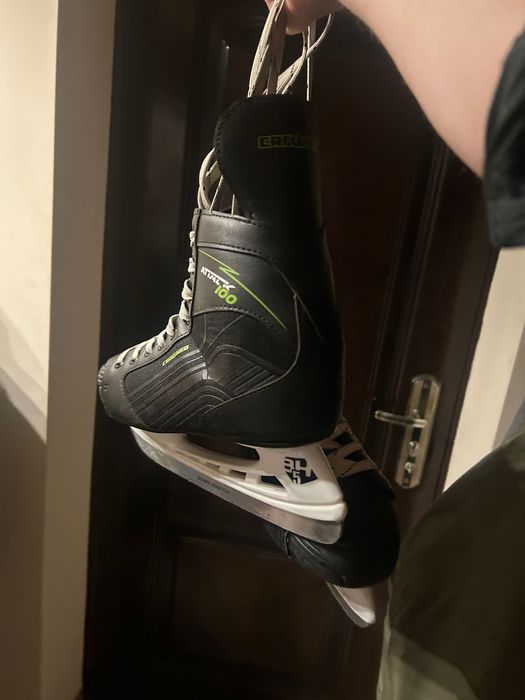 Vând patine ne 42 urgent